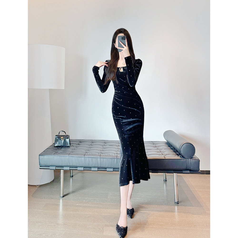 凸显小女人气质名媛丝绒包臀裙