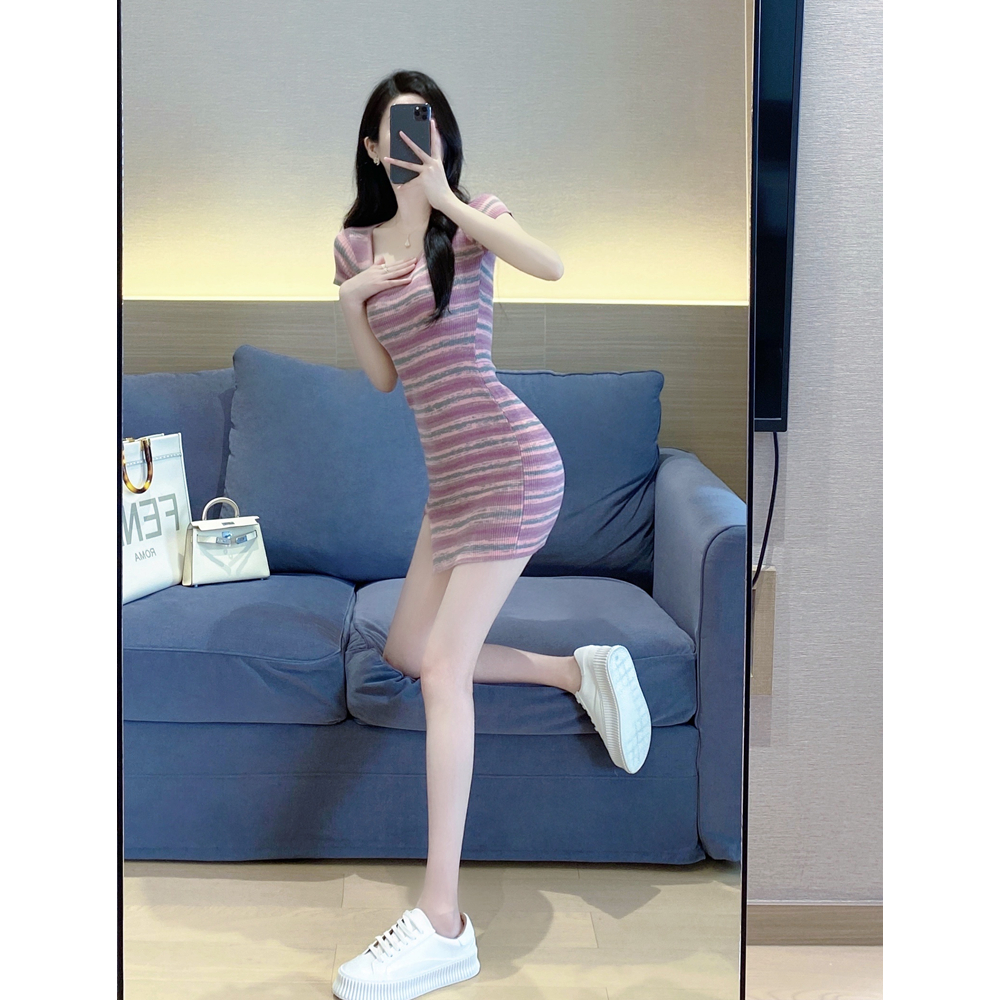 性感包臀裙针织条纹方领连衣裙