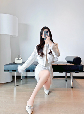 白色小香风套装2024新款爆款秋冬轻奢高级感粗花呢拼接毛毛两件套