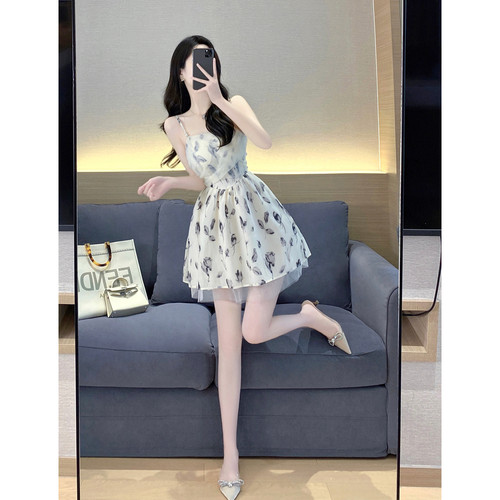 千金大小姐甜美碎花吊带A字裙