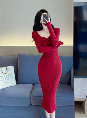 红色连衣裙秋冬2022新款气质名媛高级感法式复古方领中长款针织裙