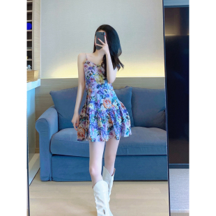 茶歇碎花连衣裙夏2021新款 收腰少女甜美辣妹小个子吊带a字裙 修身