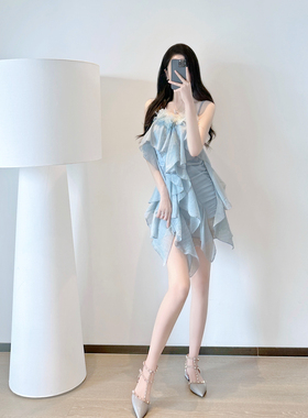 蓝色吊带裙2025夏季新款法式气质名媛收腰显瘦荷叶边不规则连衣裙