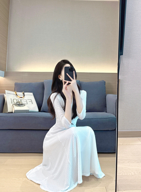 白色连衣裙秋季2023新款女装法式气质名媛收腰显瘦v领中长款仙裙