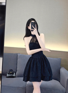 黑色蕾丝连衣裙女夏2023新款高级感气质名媛挂脖无袖a字裙小礼服