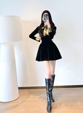 黑色丝绒连衣裙2024新款女秋冬高级感气质名媛法式赫本风a字裙女