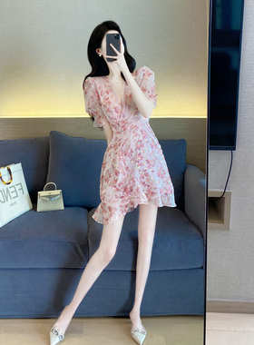 粉色碎花连衣裙女夏季2024新款高级感气质名媛修身显瘦v领雪纺裙