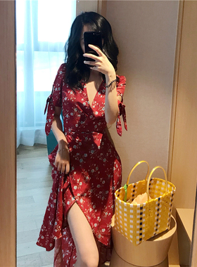 红色碎花连衣裙2024新款v领收腰气质温柔法式中长款雪纺裙子女夏