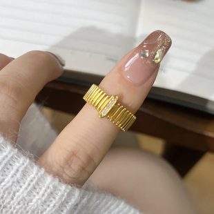 仿真黄金色复古ins风中古齿轮戒指女镶嵌排钻风琴食指戒子可调节