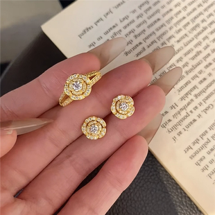 999黄金色轻奢亮钻锆石花朵戒指女告白玫瑰花钻戒送女友婚戒指环