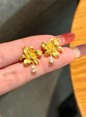 黄金色百合花点钻水滴耳钉女
