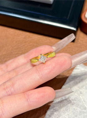 时尚镶嵌锆石小方钻戒指女