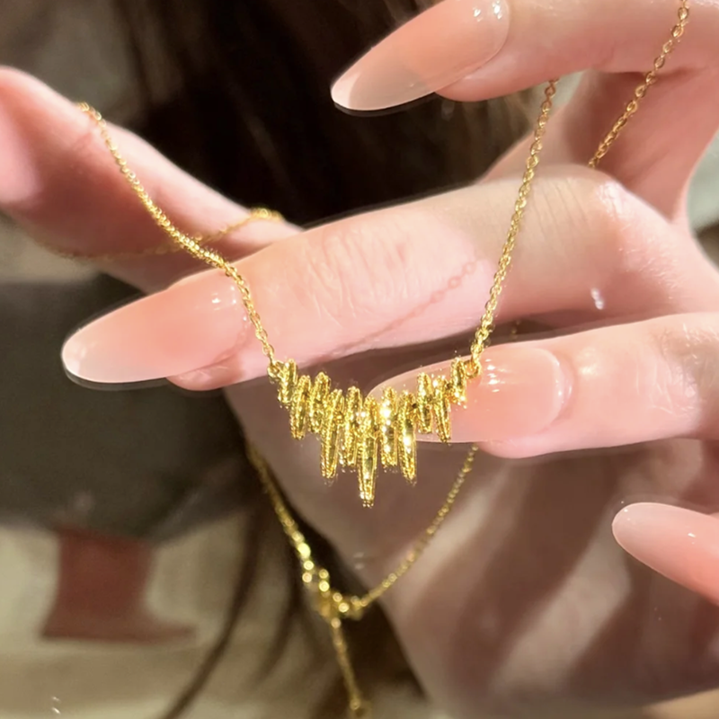 5G工艺爆闪碎冰冰律动音符项链女仿黄金色轻奢精美光影鎏金锁骨链