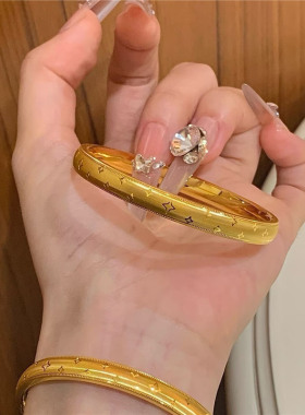 金店同款拉丝绒点缀四芒星手镯女