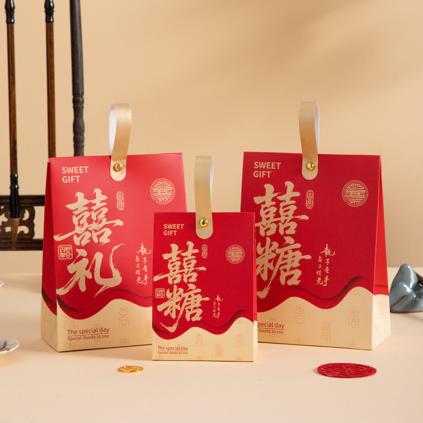 2025新款中式结婚喜糖盒订婚回礼手提式喜糖袋婚礼伴手礼糖果空盒