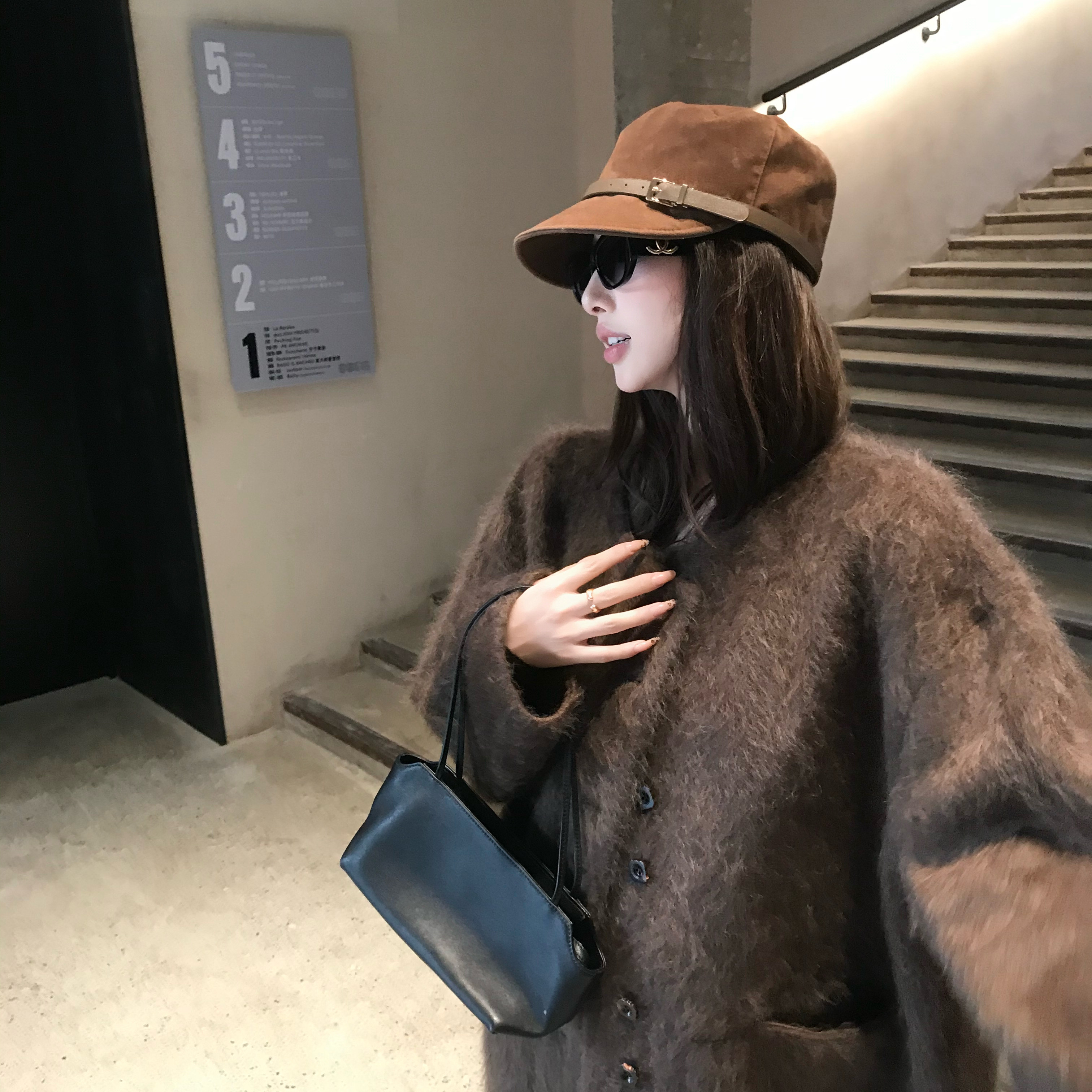 卢西西 山羊绒三重拉毛桑蚕丝羊毛混纺外套女款秋冬宽松韩系圆领