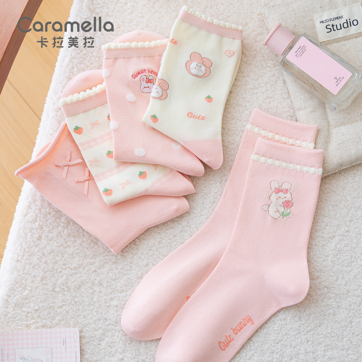 卡拉美拉2025新款袜子秋冬女士中筒袜棉袜可爱卡通女袜舒适潮流