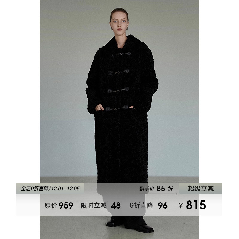 UNSPOKEN中长款牛角扣羊羔毛大衣