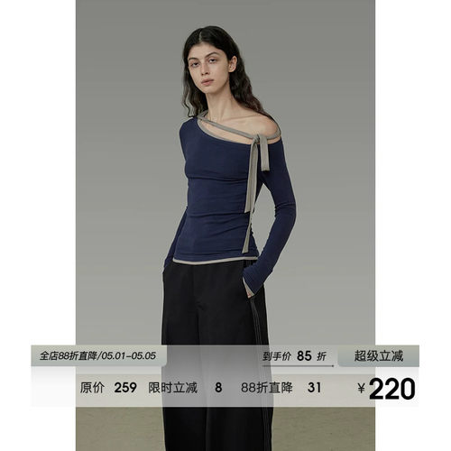 UNSPOKEN撞色斜肩针织上衣