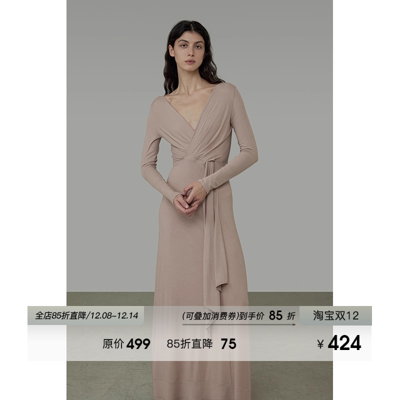 UNSPOKEN运V领长袖修身连衣裙