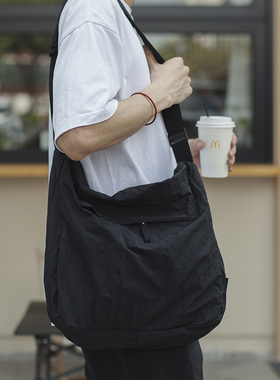 sobag山系纯色轻便大容量斜挎尼龙布包男中性日系防水休闲健身包