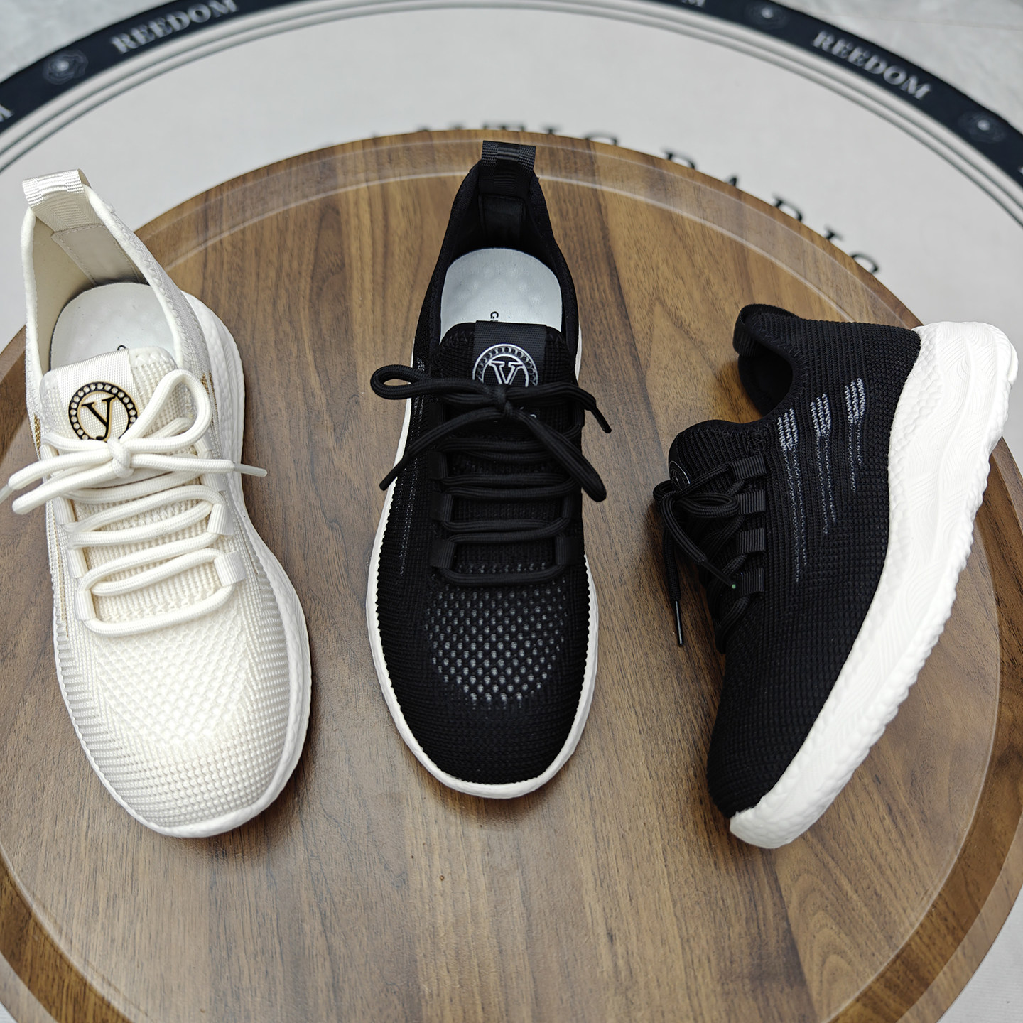 网面透气运动鞋女2026夏季飞织布不累脚软底一脚蹬轻便防滑休闲鞋