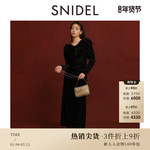 SNIDEL秋冬款复古抽褶V领刺绣印花丝绒连衣裙SWFO245032