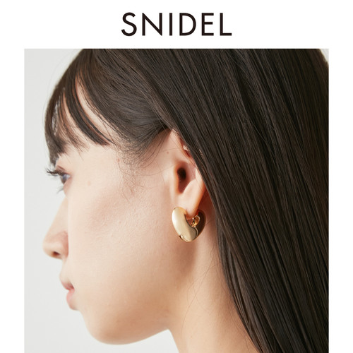 耳环SNIDEL金属感爱心耳饰