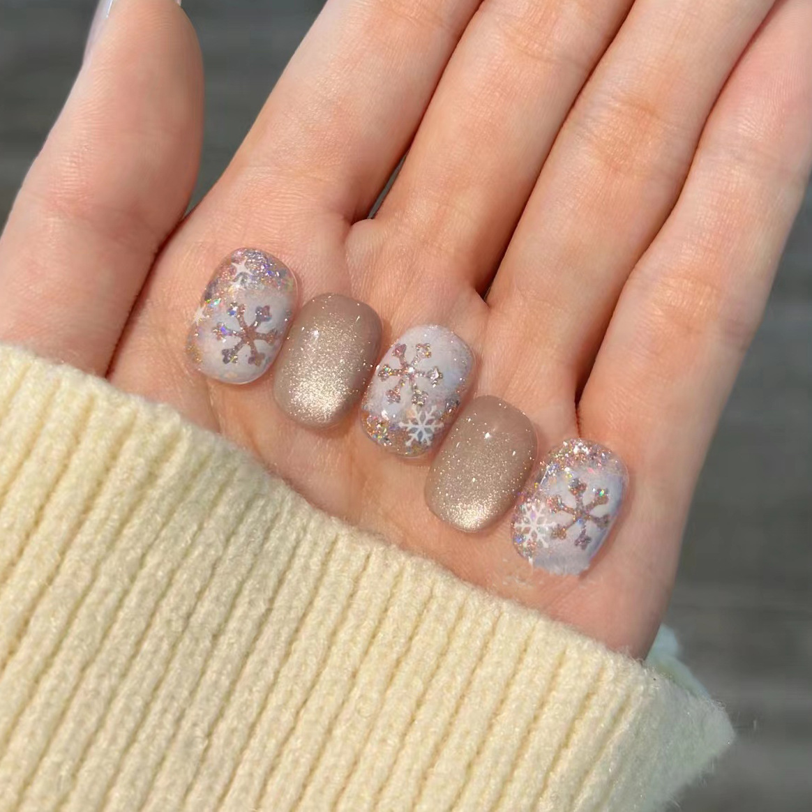 秋冬雪花穿戴甲手工美甲短款细闪