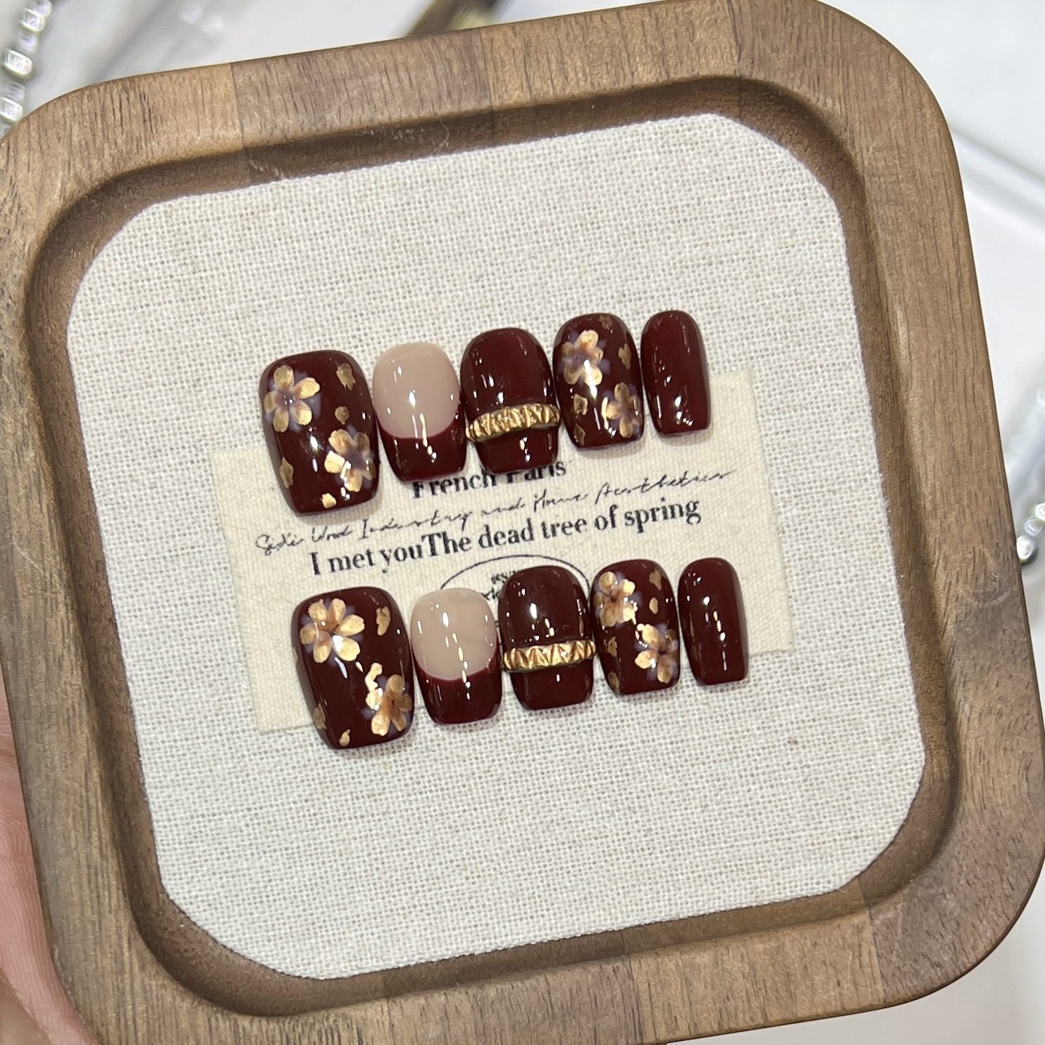 老钱风穿戴甲甲片手绘金色花纯手作气质裸色栗子酱美甲秋冬美拉德,彩妆/香水/美妆工具,穿戴甲/甲片,淘宝优惠券,粉丝福利购,淘宝优惠卷