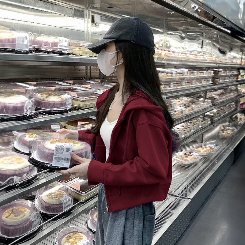 红色卫衣外套女秋季2025新款巨好看显白早秋穿搭短款连帽开衫上衣
