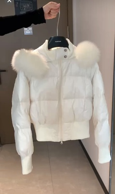 巨好看的白色短款羽绒服女冬季2025新款超火高级感小个子加厚外套