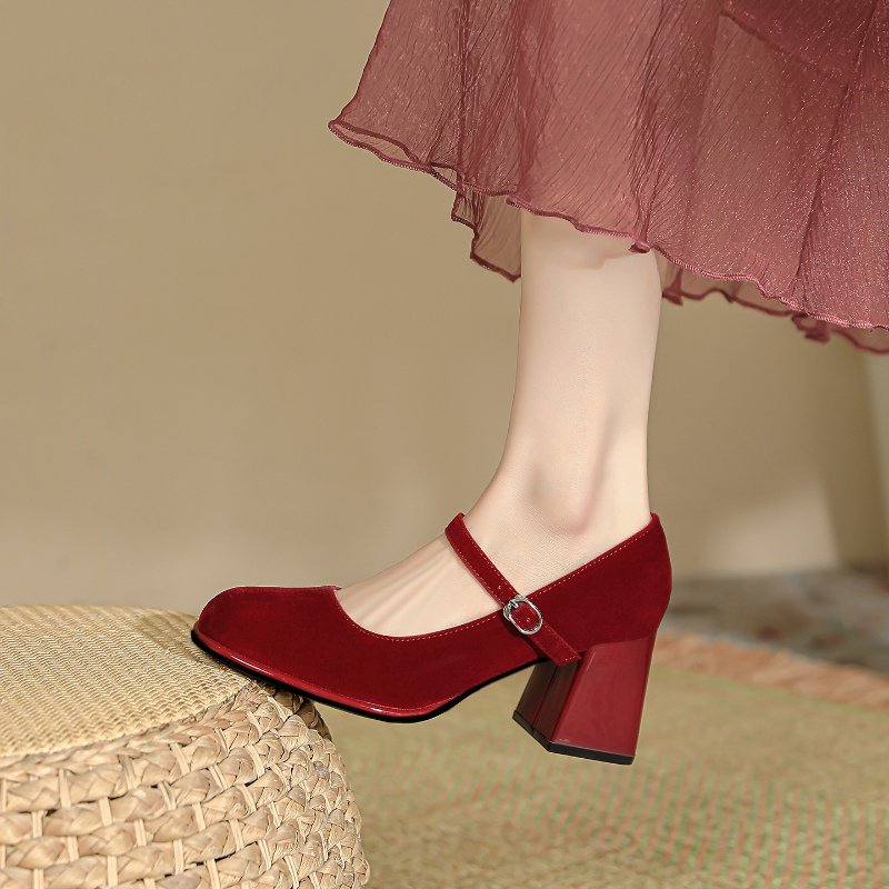 红色玛丽珍鞋女粗跟圆头婚鞋新娘鞋气质搭扣高跟鞋秀禾鞋大码伴娘