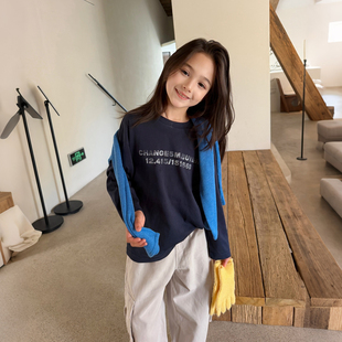亲子/柒号童仓女大童小字母打底衫秋装新款儿童时髦百搭长袖T恤潮
