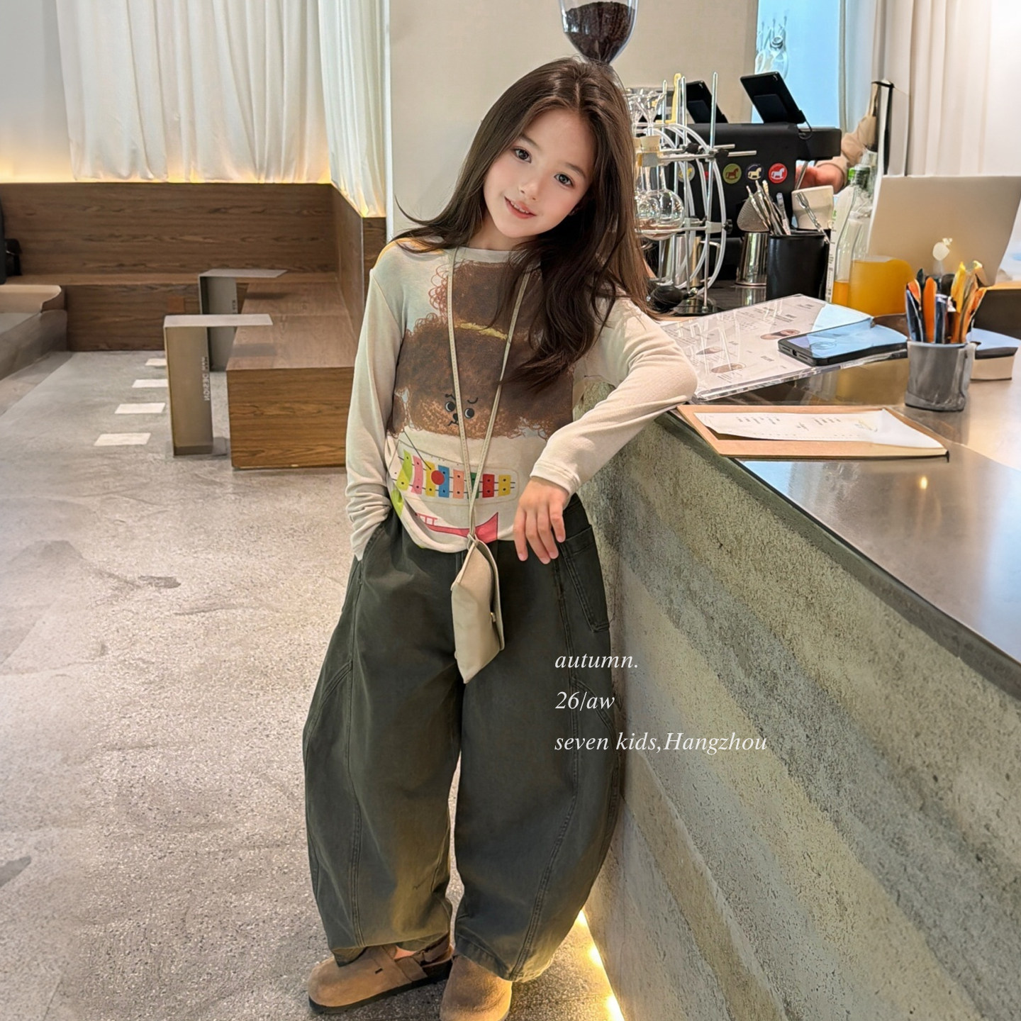 亲子/柒号童仓女大童时尚潮酷涂鸦印花长袖T恤秋装儿童百搭打底衫图片