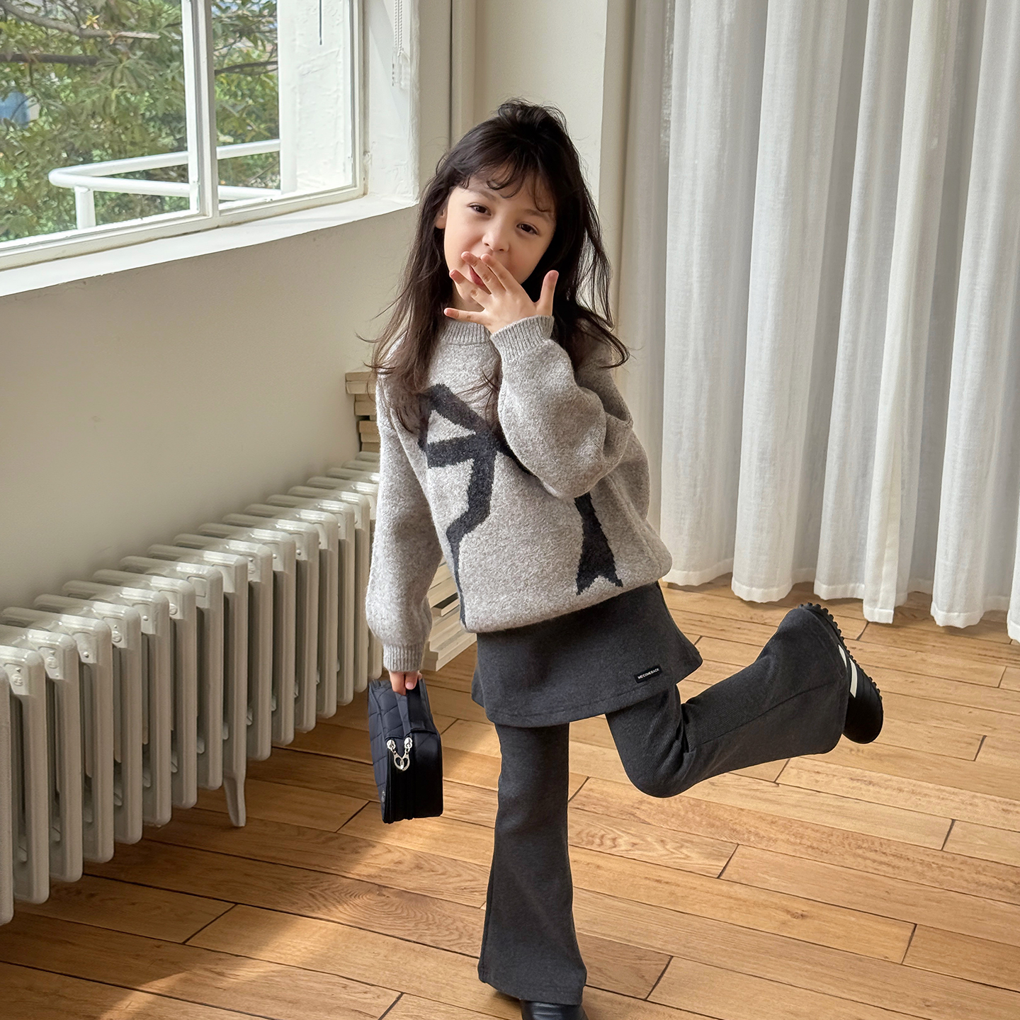 柒号童仓女大童韩版洋气蝴蝶结毛衣冬装新款儿童宽松圆领上衣潮
