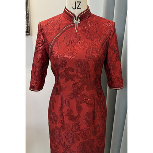 2025新款暗花纹酒红色旗袍年轻式新中式中国风气质显瘦修身连衣裙
