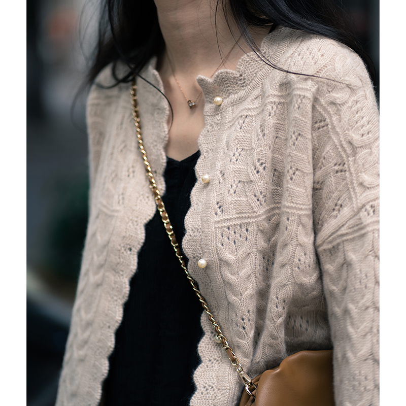 100%山羊绒珍珠扣门襟花瓣领