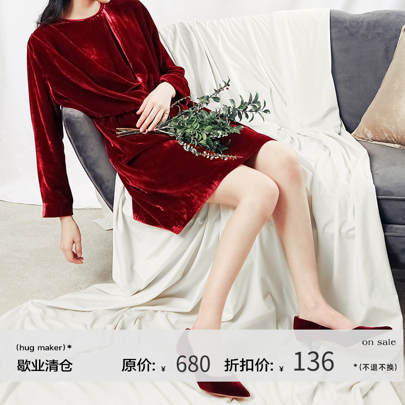 天鹅绒套头小A字连衣裙