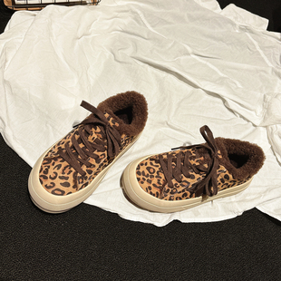 ins加绒女鞋 4CM厚底 休闲鞋 女2025冬新款 真皮羊羔毛豹纹星星板鞋