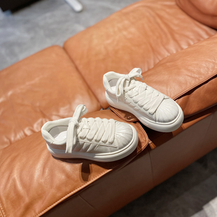 ins学生女鞋 轻便 运动鞋 女2025春新款 珠光色厚底增高真皮休闲板鞋