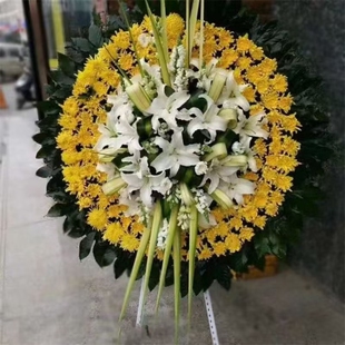 白事祭奠祭祀上海龙华宝山西宝兴路殡仪馆黄菊花鲜花花圈