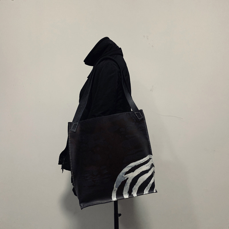 设计师黑白斑马纹单肩包