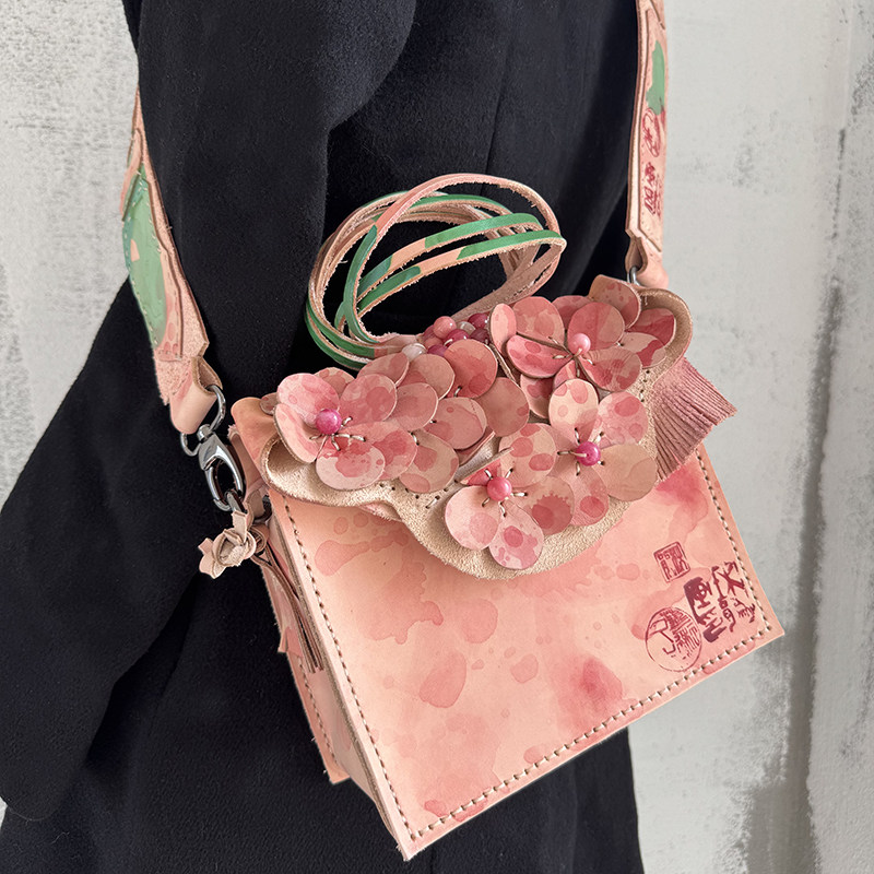 原创手工水墨花粉色斜挎女包