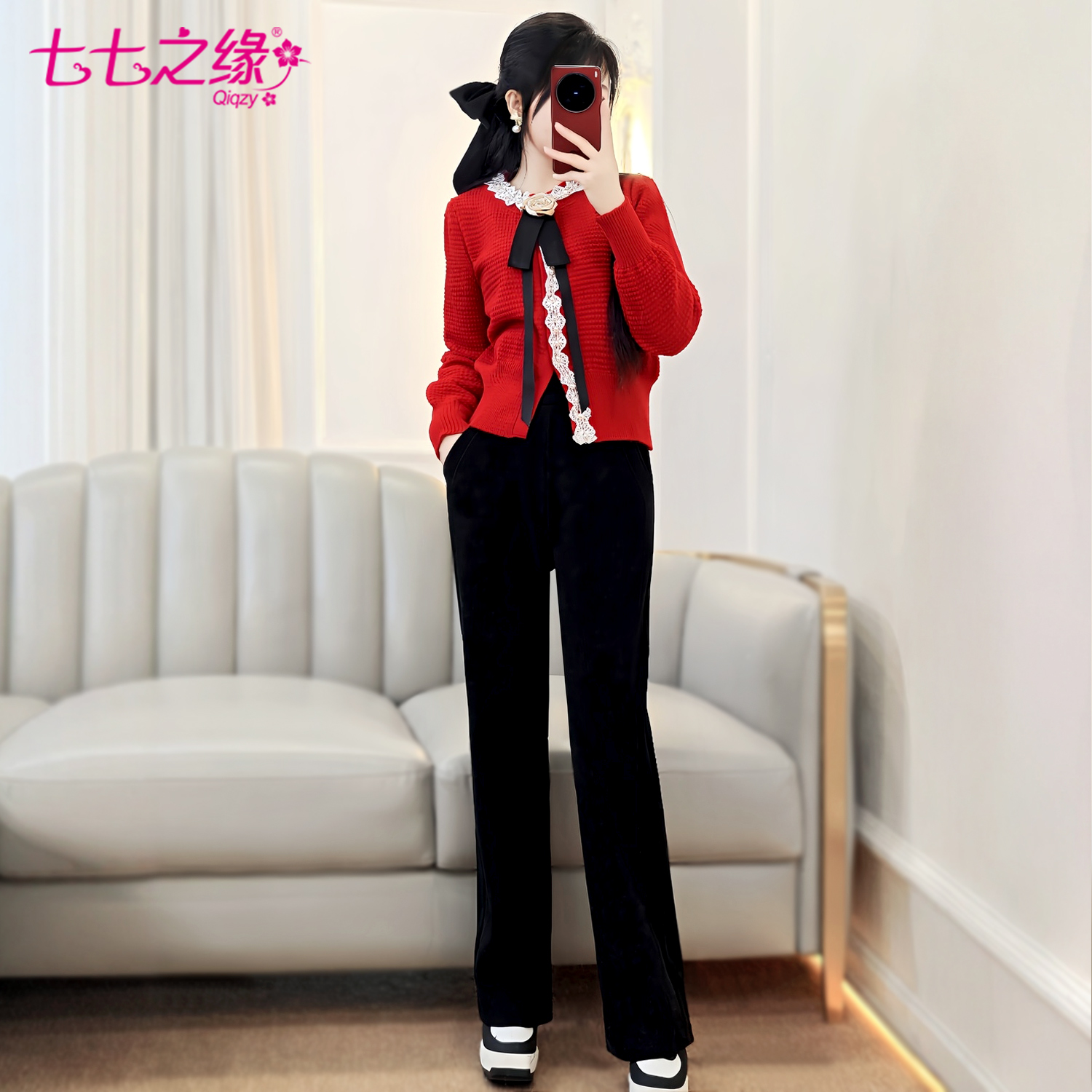 蕾丝边针织上衣黑色直筒裤两件套