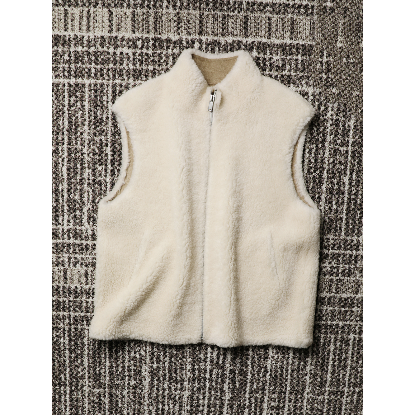 TANG TOWN经典实穿 手感柔顺温暖 毛量丰盈浓密 厚实保暖羊毛马甲