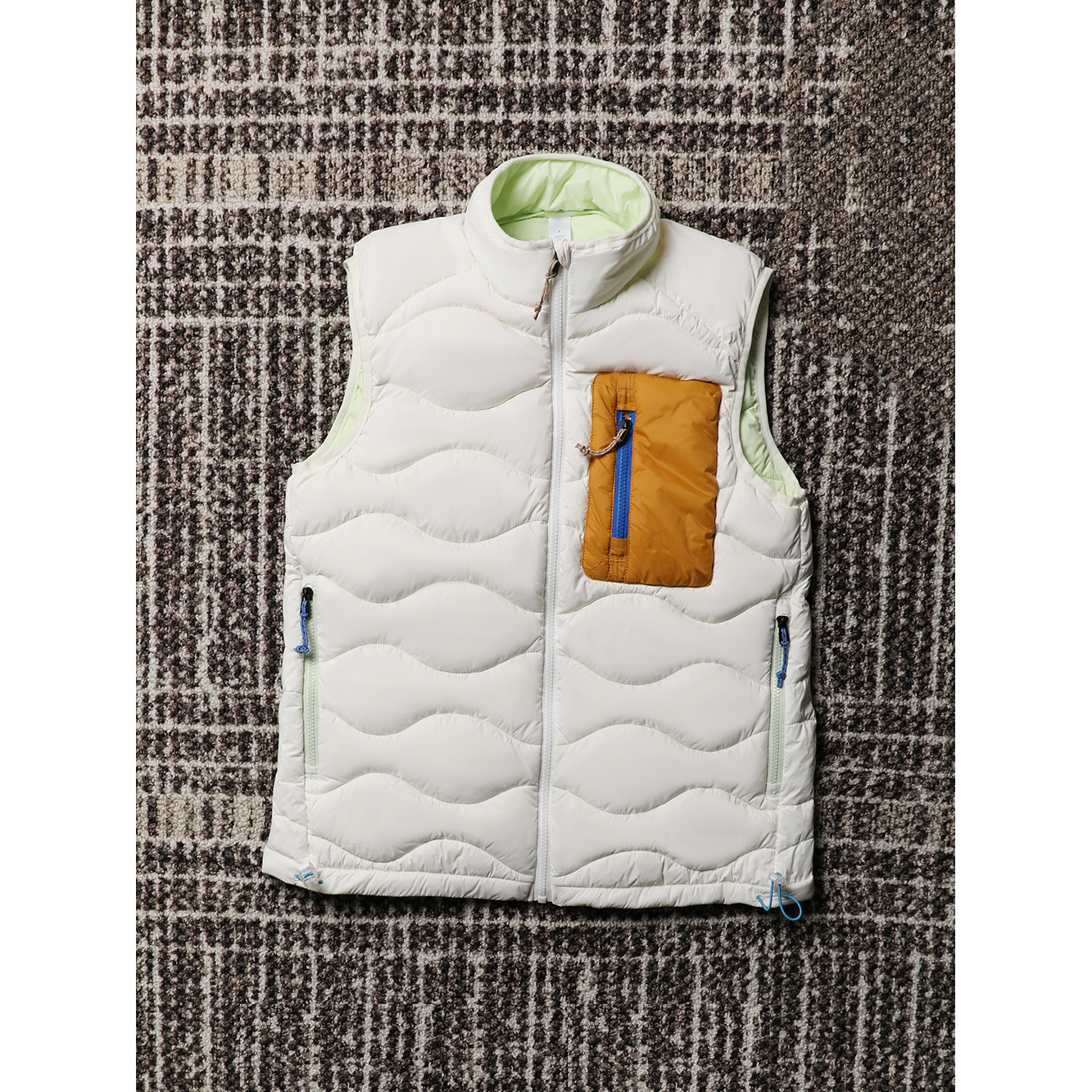 TANGTOWN 兼具功能与时髦实用单品 灵活叠穿绗缝鹅绒羽绒马甲背心