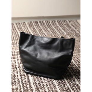 大容量单肩包托特包 苣柔软韧弹真皮羊皮ROW风 TANG TOWN極简佰搭