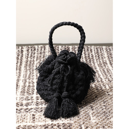 TANG TOWN 解锁通勤与度假穿搭 手工编织镂空针织手拎包包 水桶包 - 封面