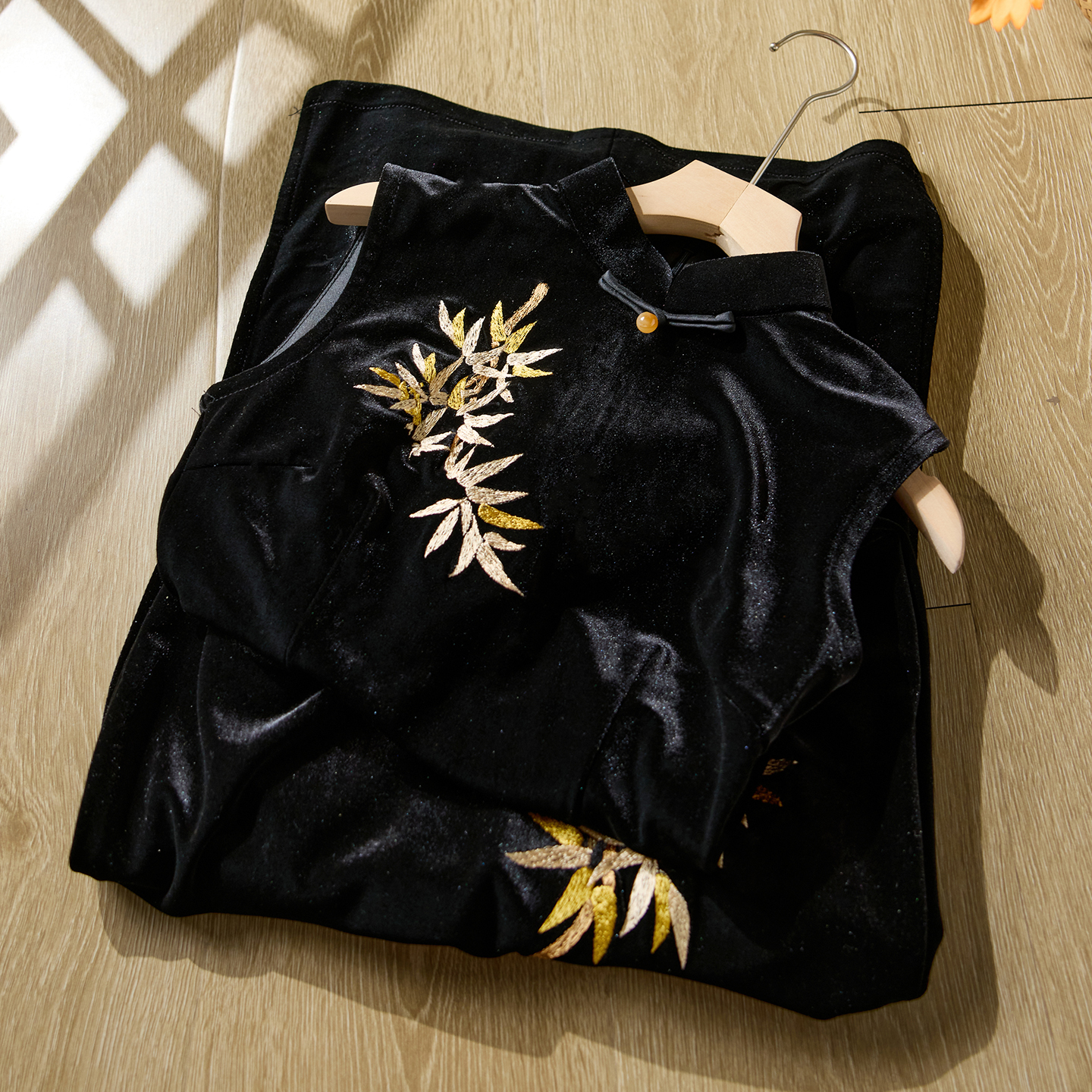 黑色旗袍2025超火国风丝绒秋款